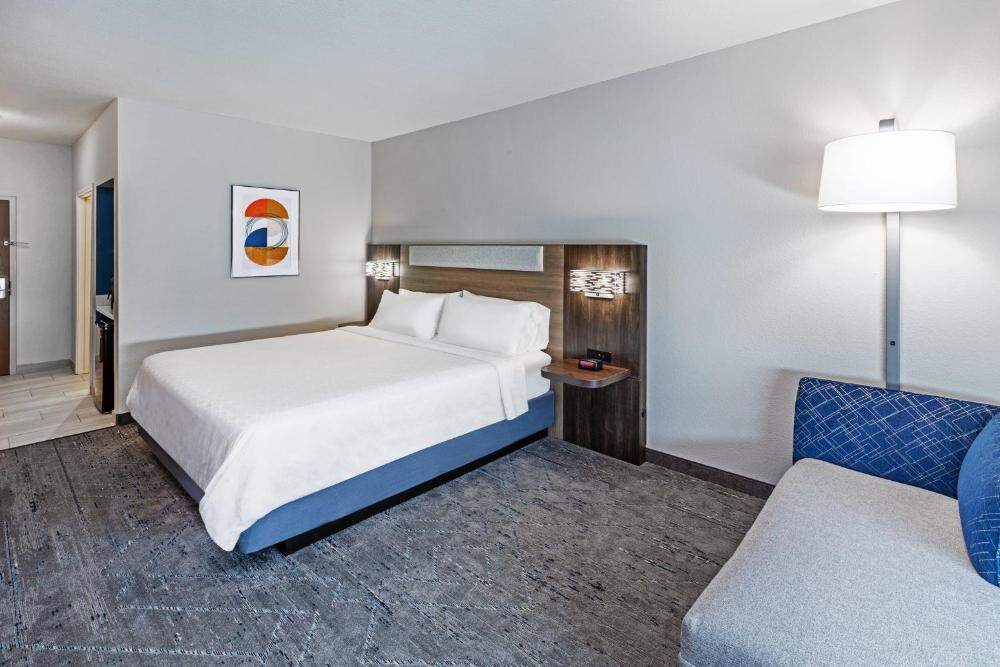 Standard King Room interior